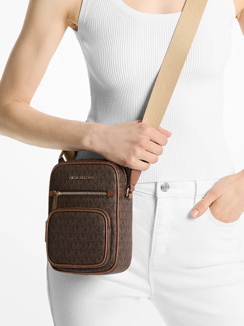 MICHAEL KORS Jet Set Medium Flight NS Pocket Signature Logo Crossbody
Brown
NWT - Picture 4 of 16